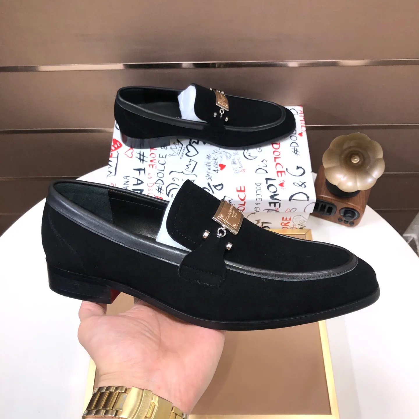 Ex-factory price 500💰DG top quality🔍🔍men's new leather shoes🚹Sold simultaneously at counters⚠Shoe uppers are imported cowhide from Italy, fully imported cowhide lining, imported accessories💪💪, completely 1⃣️ to 1⃣️replica🇮🇹 💪💪, ⚠Sole: The original sole is specially provided by the original factory, the exclusive movable molded sole is super comfortable, ⚠The original factory follows the order, 🔍🔍high quality, you can enter and exit the counter at will, welcome to compare ⚠Number of sizes: 38-44 (45 customized)
